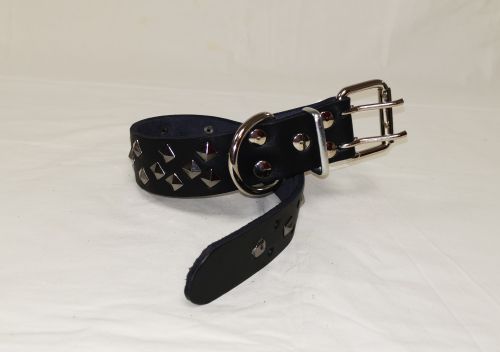 Dog leather collar with metal pyramids