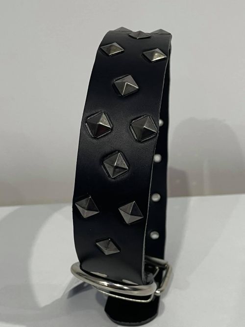 Dog leather collar with metal pyramids
